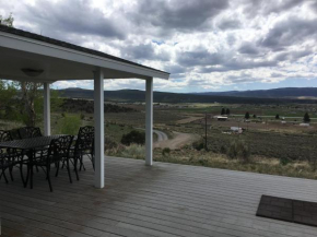 Hilltop Heaven - 5 Star Comfort and Views
